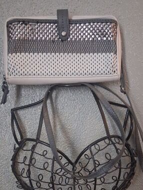"The Sak"Woven Gray and White Crossbody Wallet - Versatile Women's Bag